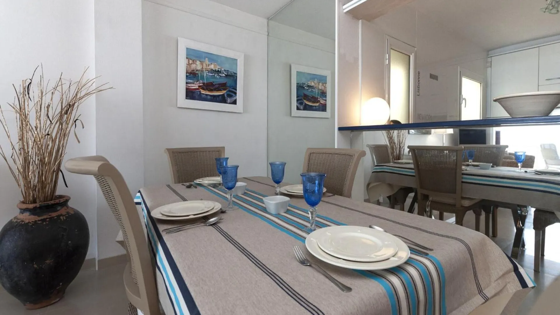 Sea-View Apartment In Roses Near Beach Hiszpania