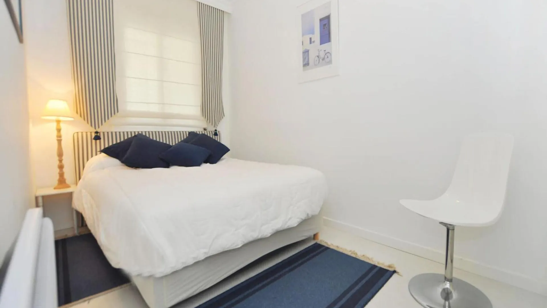 Sea-View Apartment In Roses Near Beach