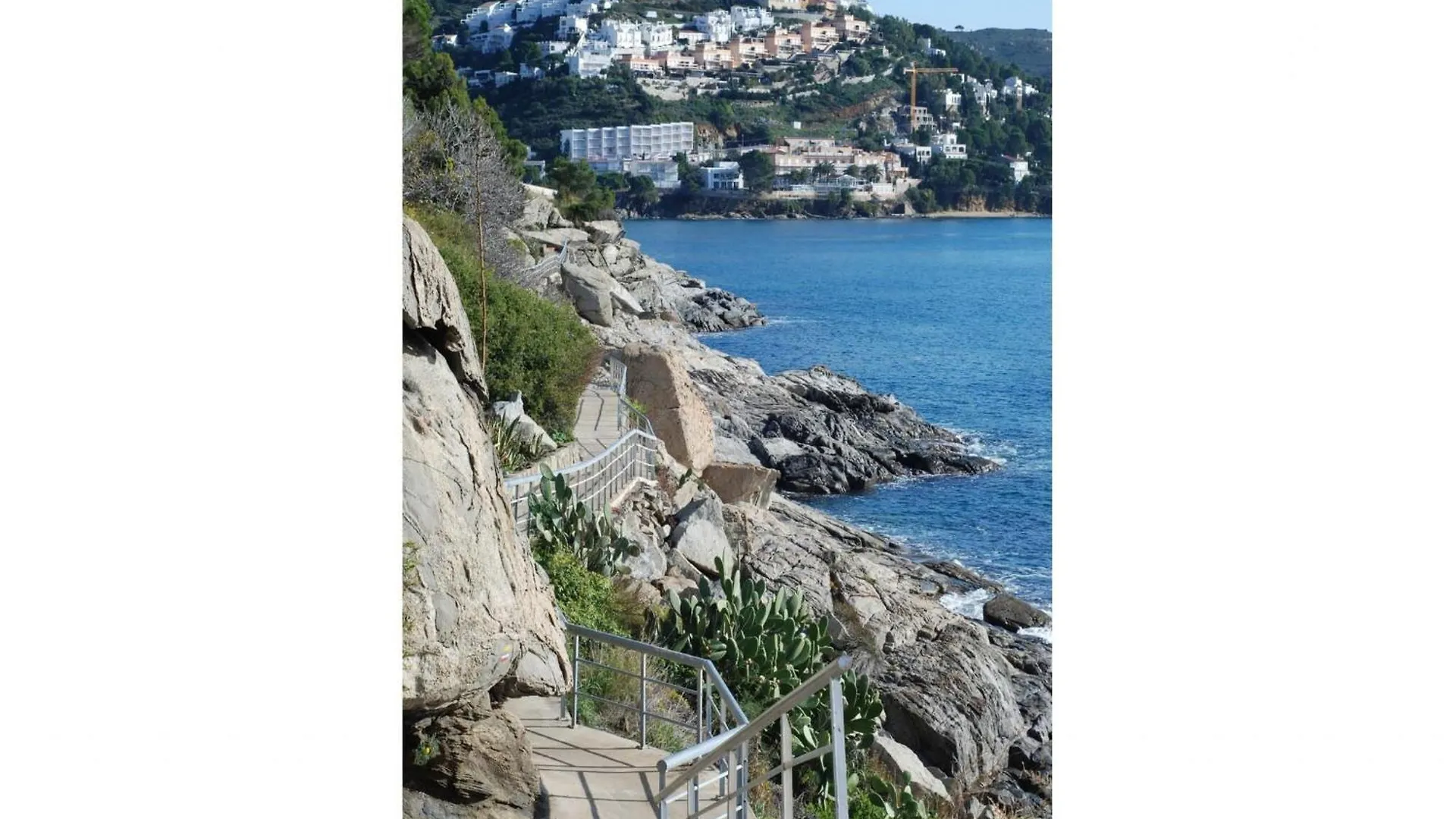 Sea-View Apartment In Roses Near Beach Hiszpania