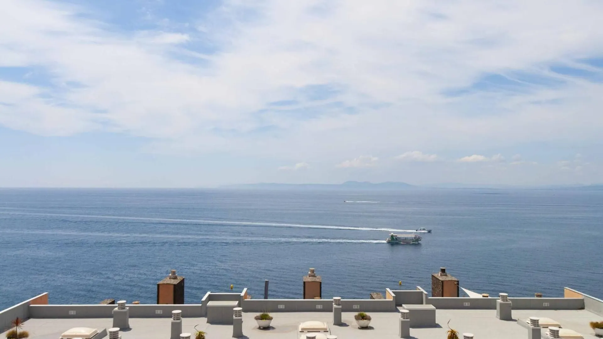 Sea-View Apartment In Roses Near Beach